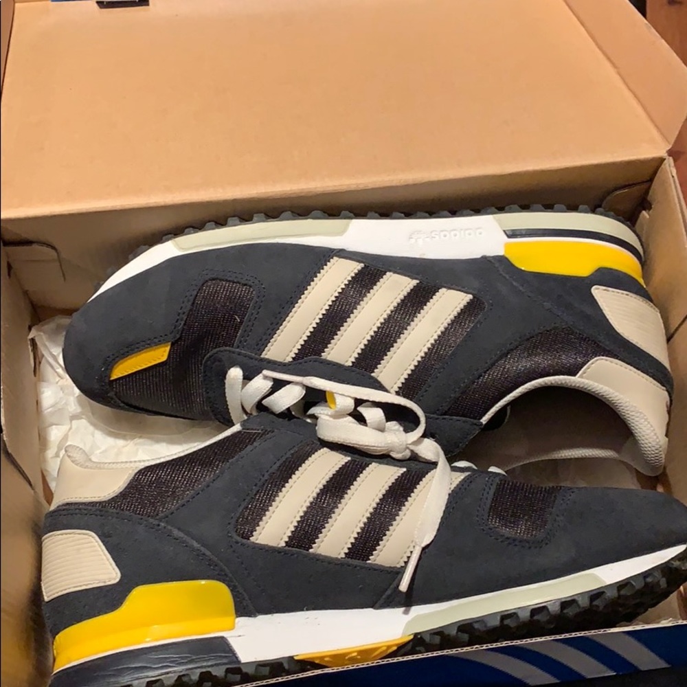 Adidas ZX 700